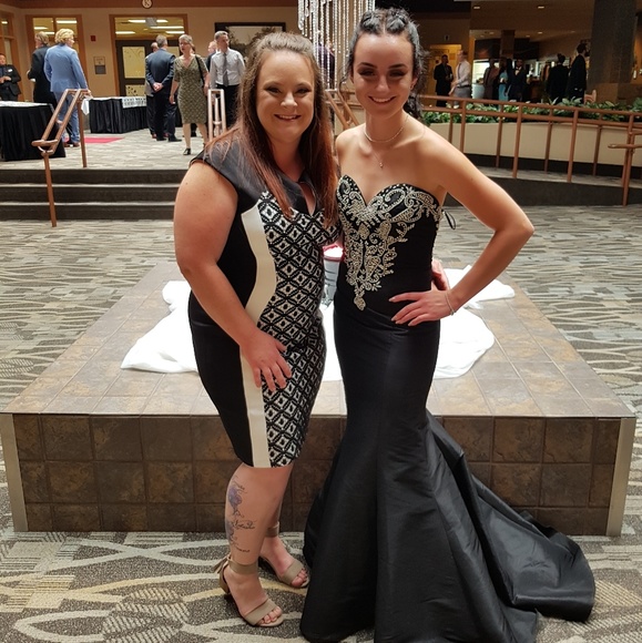 Grad/event dress - Picture 3 of 4